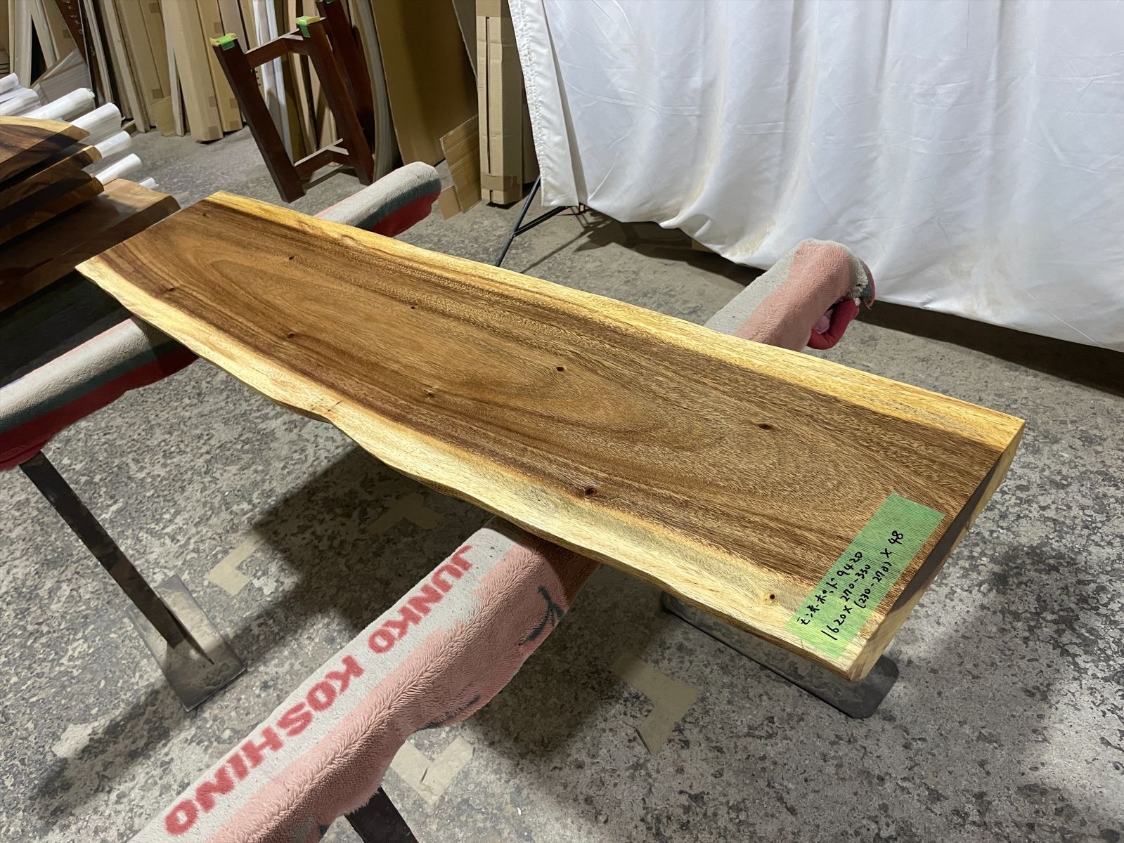 モンキーポッド9420 一枚板無垢 乾燥材 1620x270-330x48mm