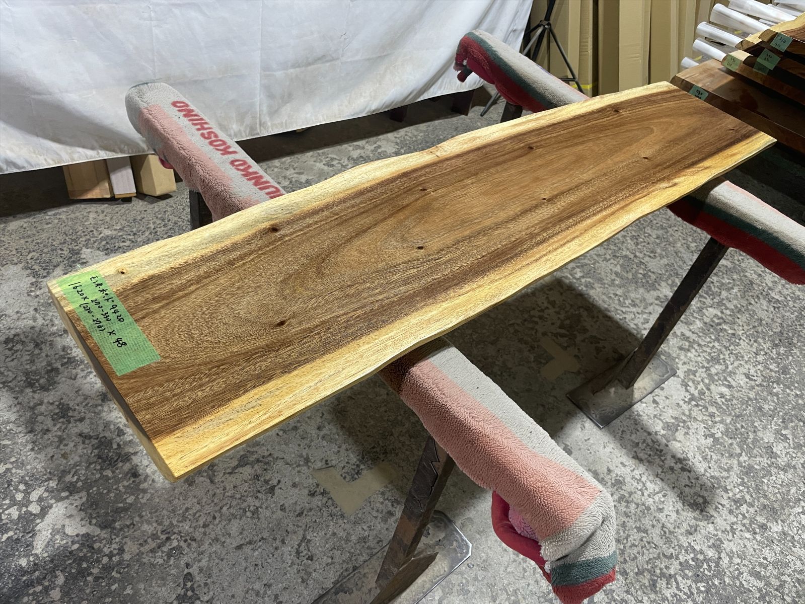 モンキーポッド9420 一枚板無垢 乾燥材 1620x270-330x48mm