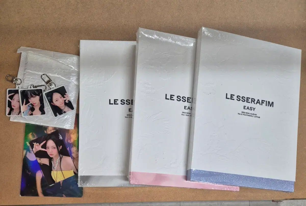 LE SSERAFIM EASY アルバム + トレカ キーホルダー まとめ売り - メルカリ