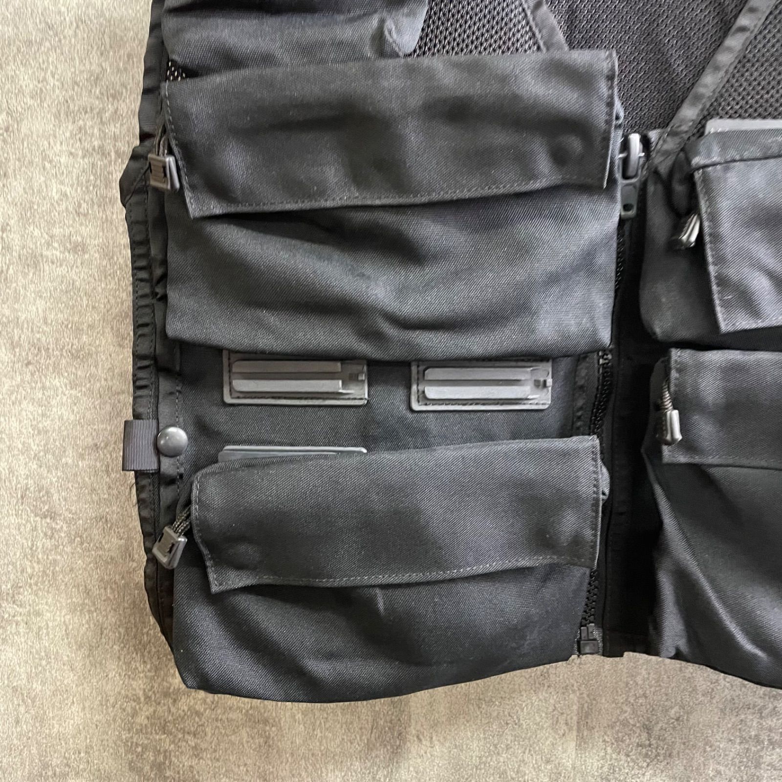 U-108】SURVIVAL INCORPORATED タクティカルベスト ブラック 黒 多機能