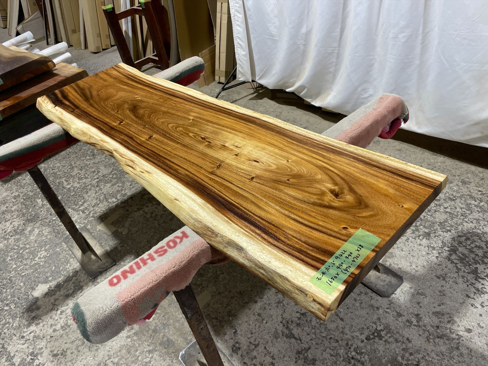 モンキーポッド9422 一枚板無垢 乾燥材 1650x440-440x38mm