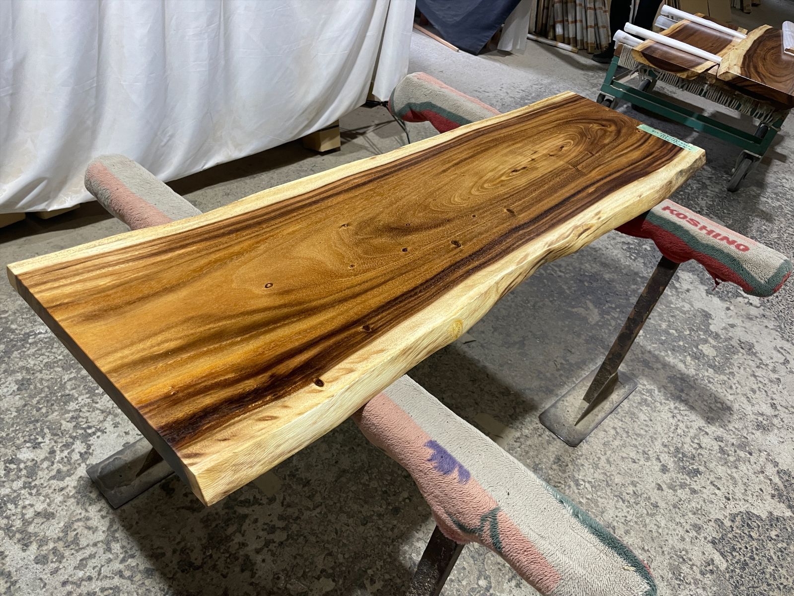 モンキーポッド9422 一枚板無垢 乾燥材 1650x440-440x38mm