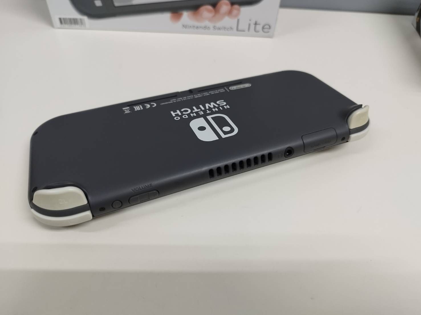 良品】Nintendo Switch Lite HDH-001/2019年製/グレー〈HDH-S-GAZAA