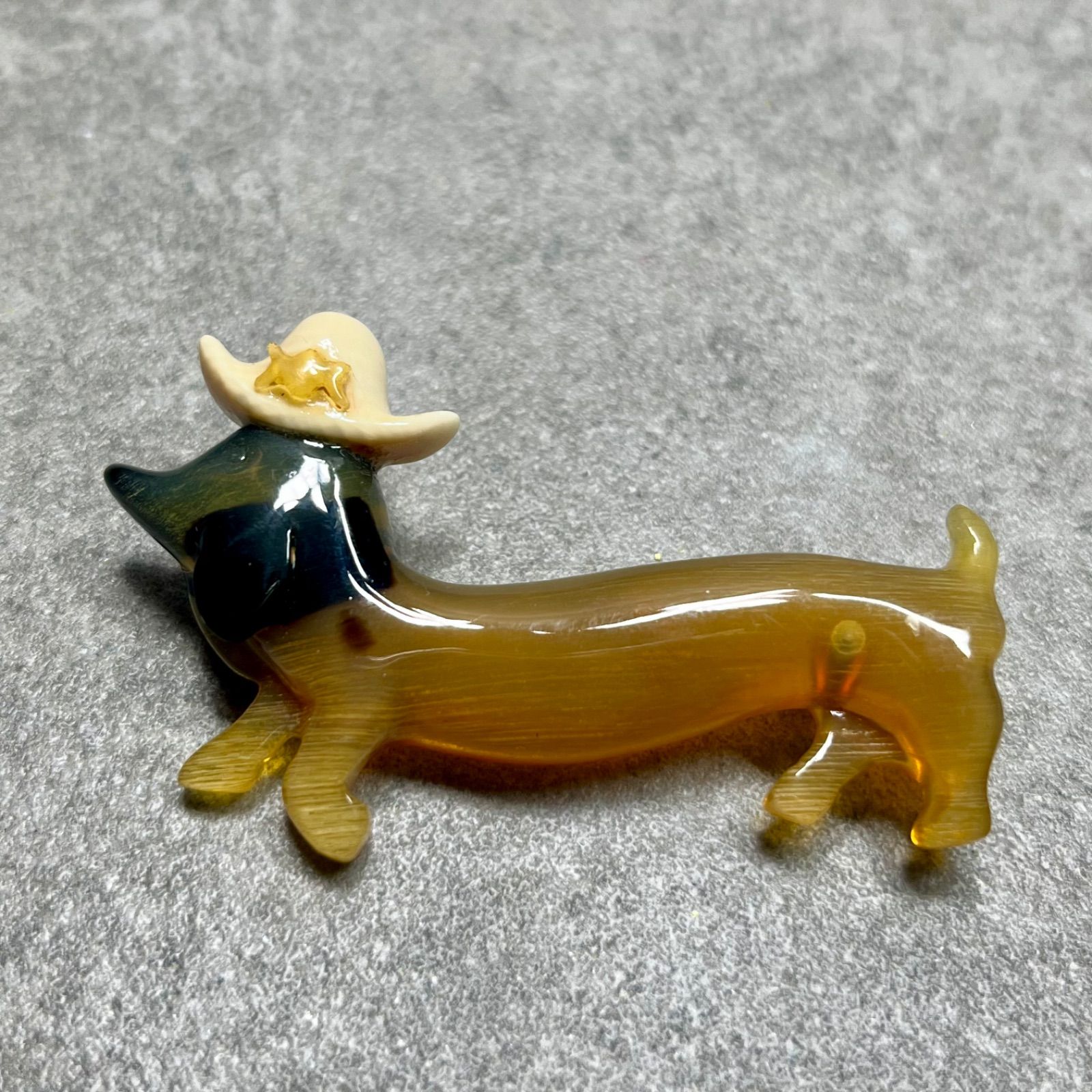 水牛 角 バッファローホーン 天然素材 ブローチ 犬 ドッグ
