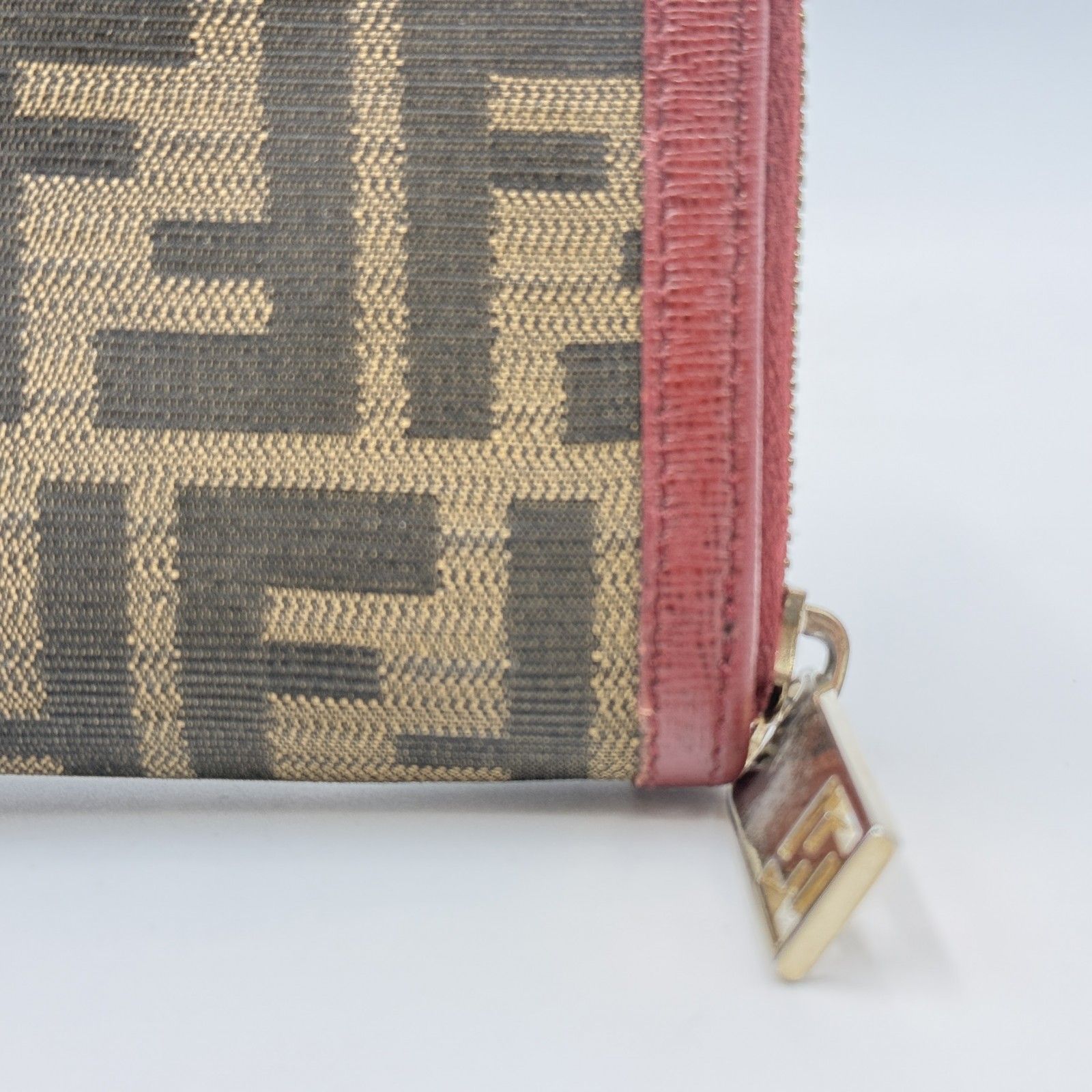 FENDI（フェンディ）ズッカ柄 ラウンドファスナー長財布 レディース