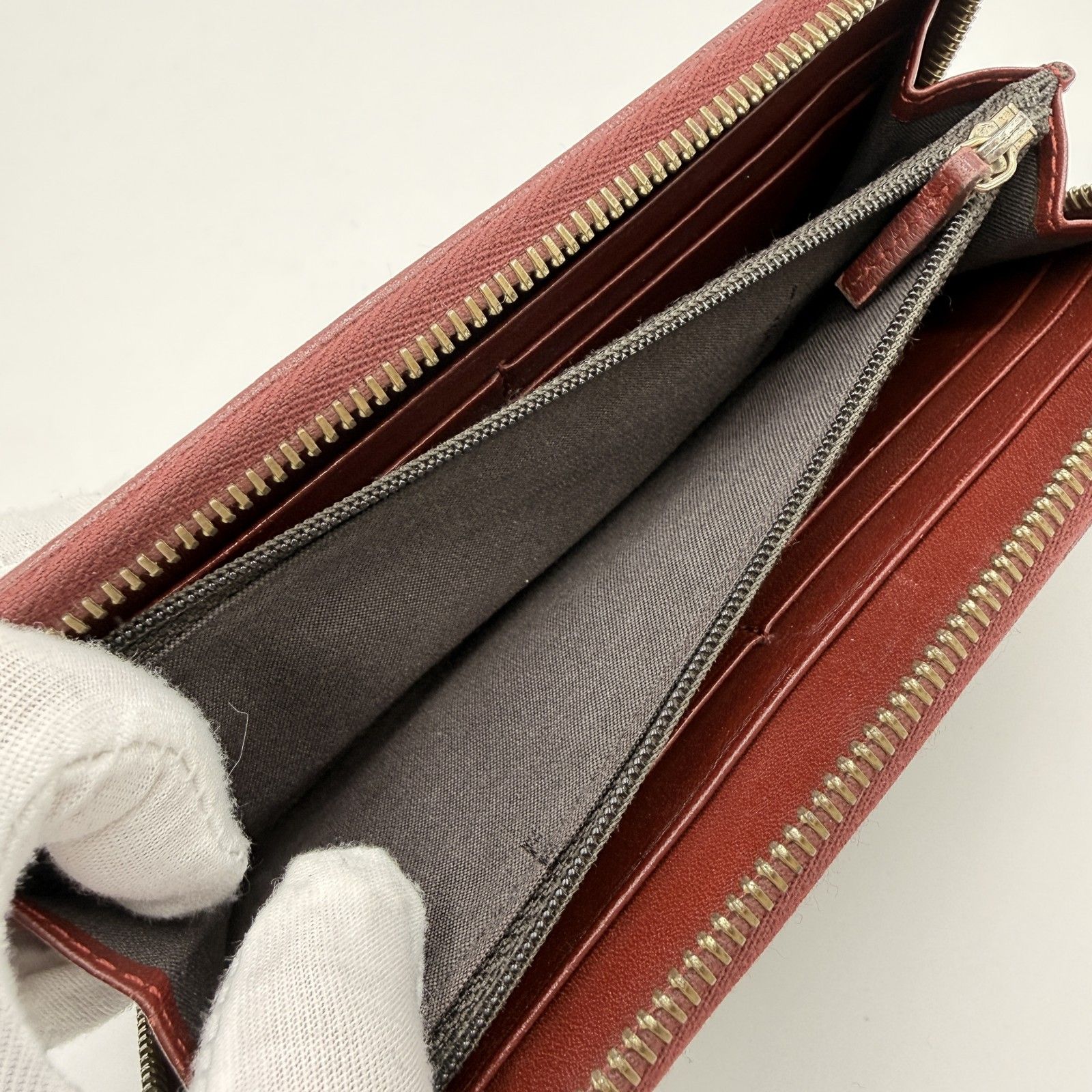 FENDI（フェンディ）ズッカ柄 ラウンドファスナー長財布 レディース