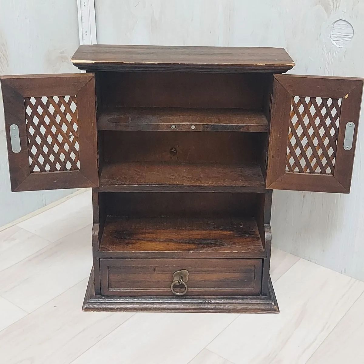□26《F》昭和レトロ ダークブラウン 木製 小物入れ キャビネット 小型