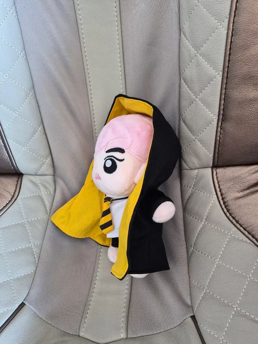 EXO（エクソ） KPOP アイドル ぬいぐるみ ピンク 머리 노란 ケープ