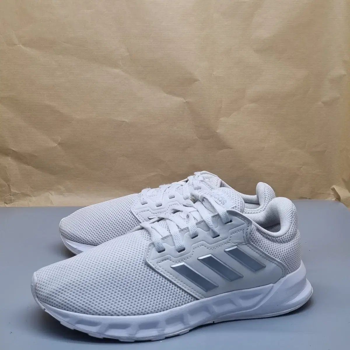 アディダス NEO THE WAR レディーススニーカー 24センチ - メルカリ