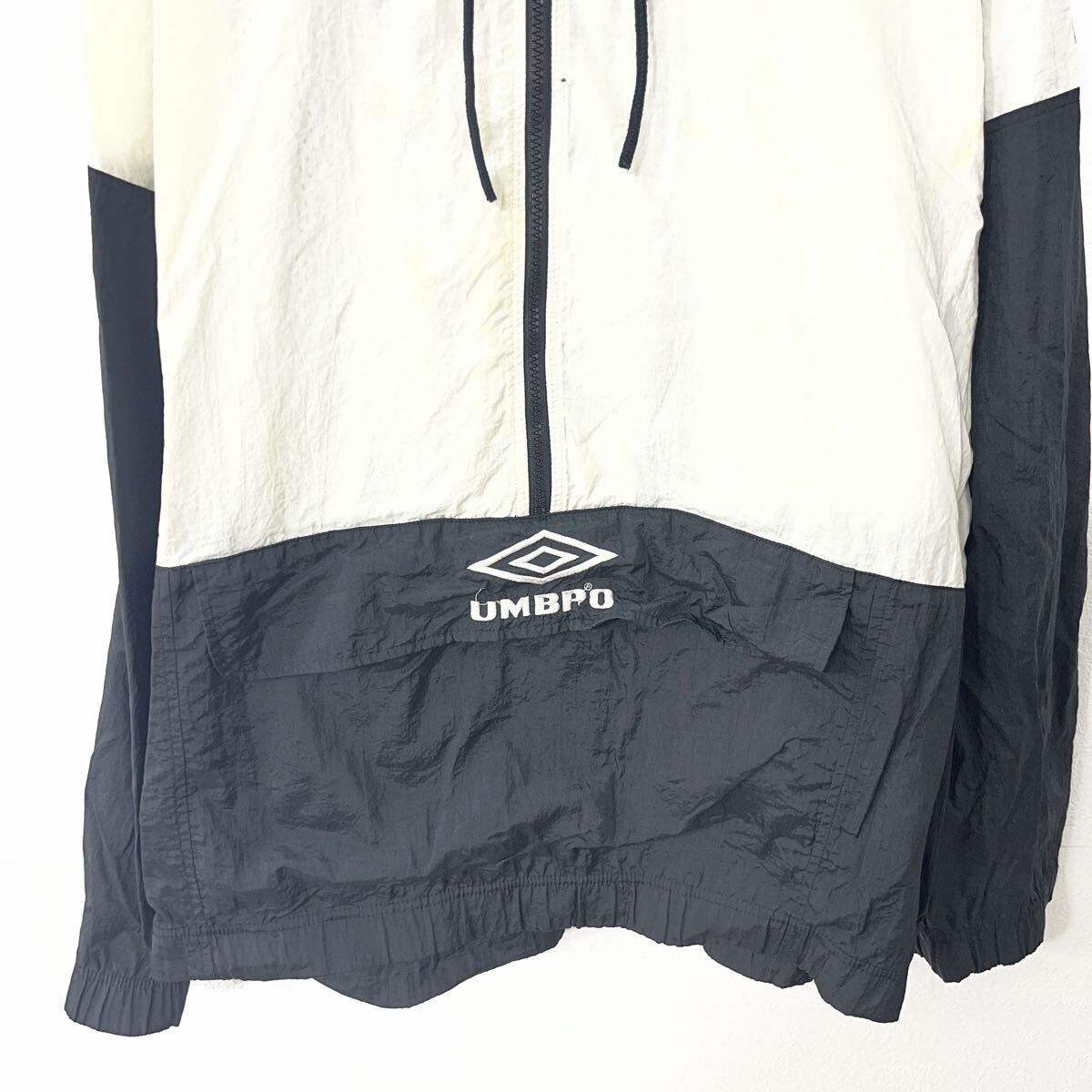 UMBRO ナイロンジャケット ユースサイズ L ブラック アンブロ ホワイト