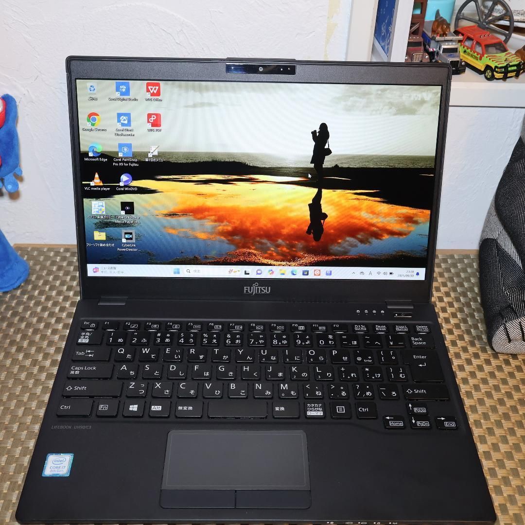 ノートPC 小型！Win11公式対応8世代i7/新品SSD512/メ8/無線/カメラ/FHD