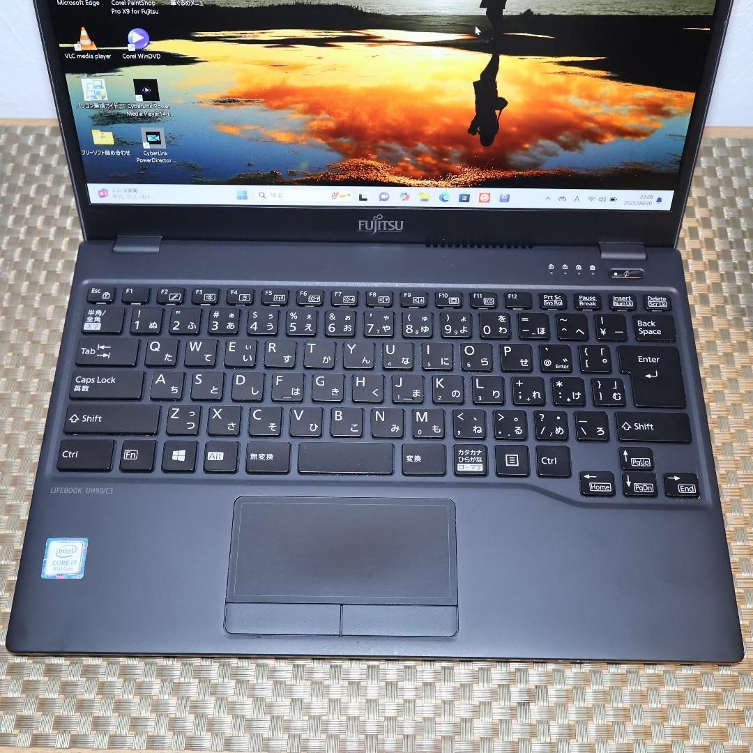 ノートPC 小型！Win11公式対応8世代i7/新品SSD512/メ8/無線/カメラ/FHD