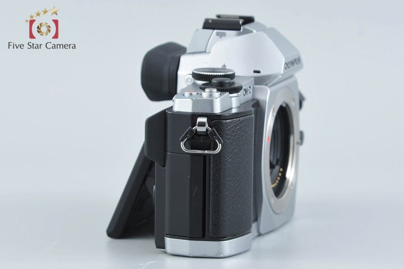 中古】OLYMPUS オリンパス OM-D E-M5 シルバー ミラーレス一眼カメラ