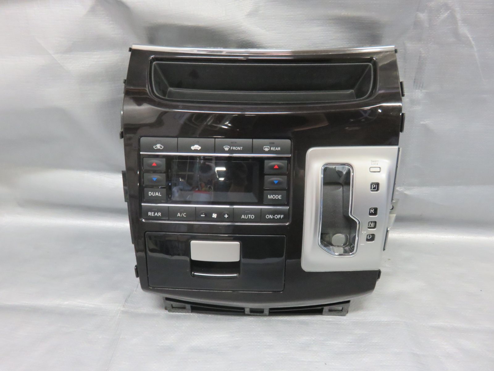 STD9100/動作OK 日産E52 エルグランド センターシフトパネル/ナビ 