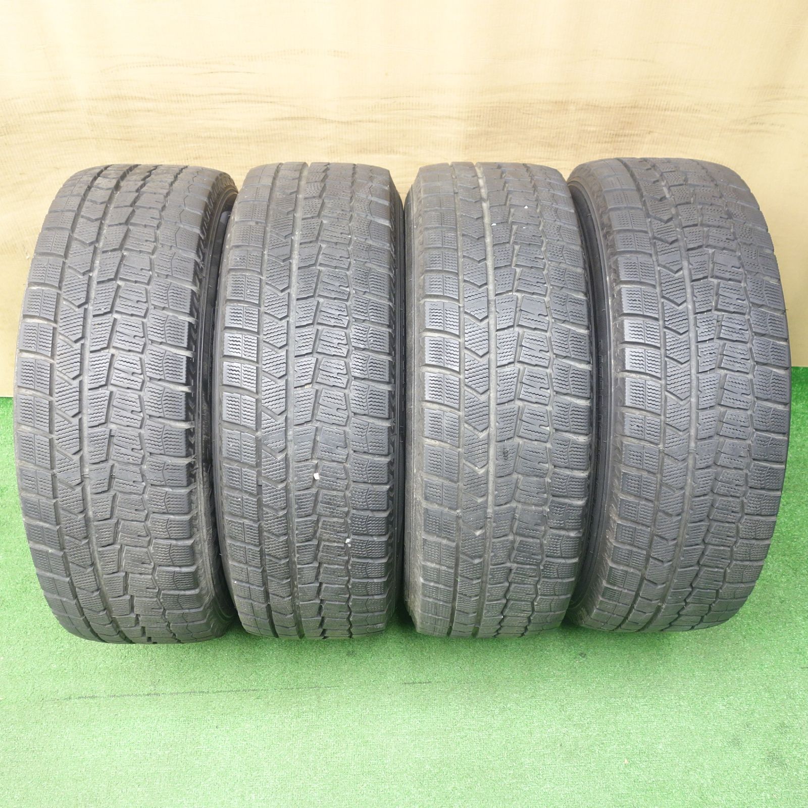 バリ溝！9.5分スタッドレス 215/60R16 ダンロップ ウインターマックス 