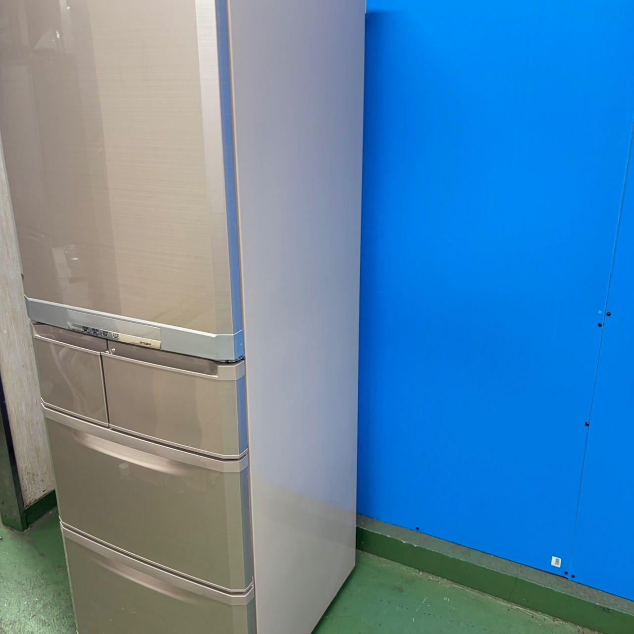 822 MITSUBISHI 5ドア 大型冷蔵庫 400L〜500L 小型 右開き 420L 極美品