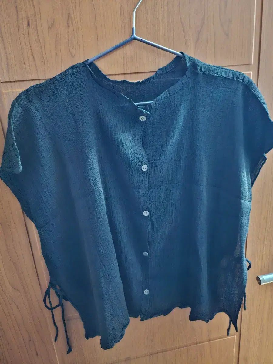 ISSEY MIYAKE イッセイミヤケ シースルークレープ トップス ブラック