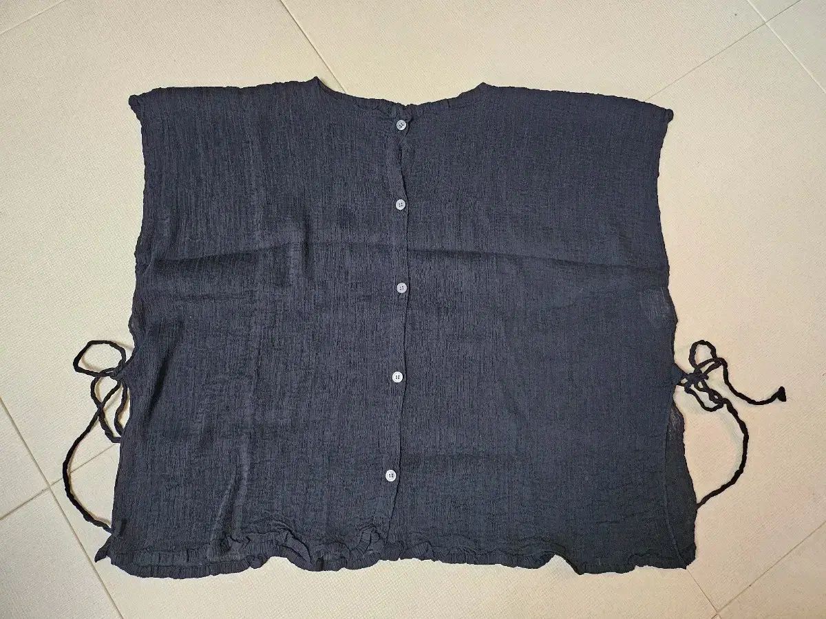 ISSEY MIYAKE イッセイミヤケ シースルークレープ トップス ブラック