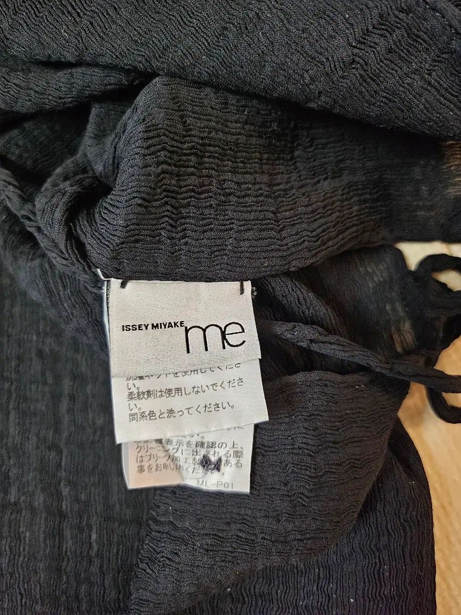 ISSEY MIYAKE イッセイミヤケ シースルークレープ トップス ブラック