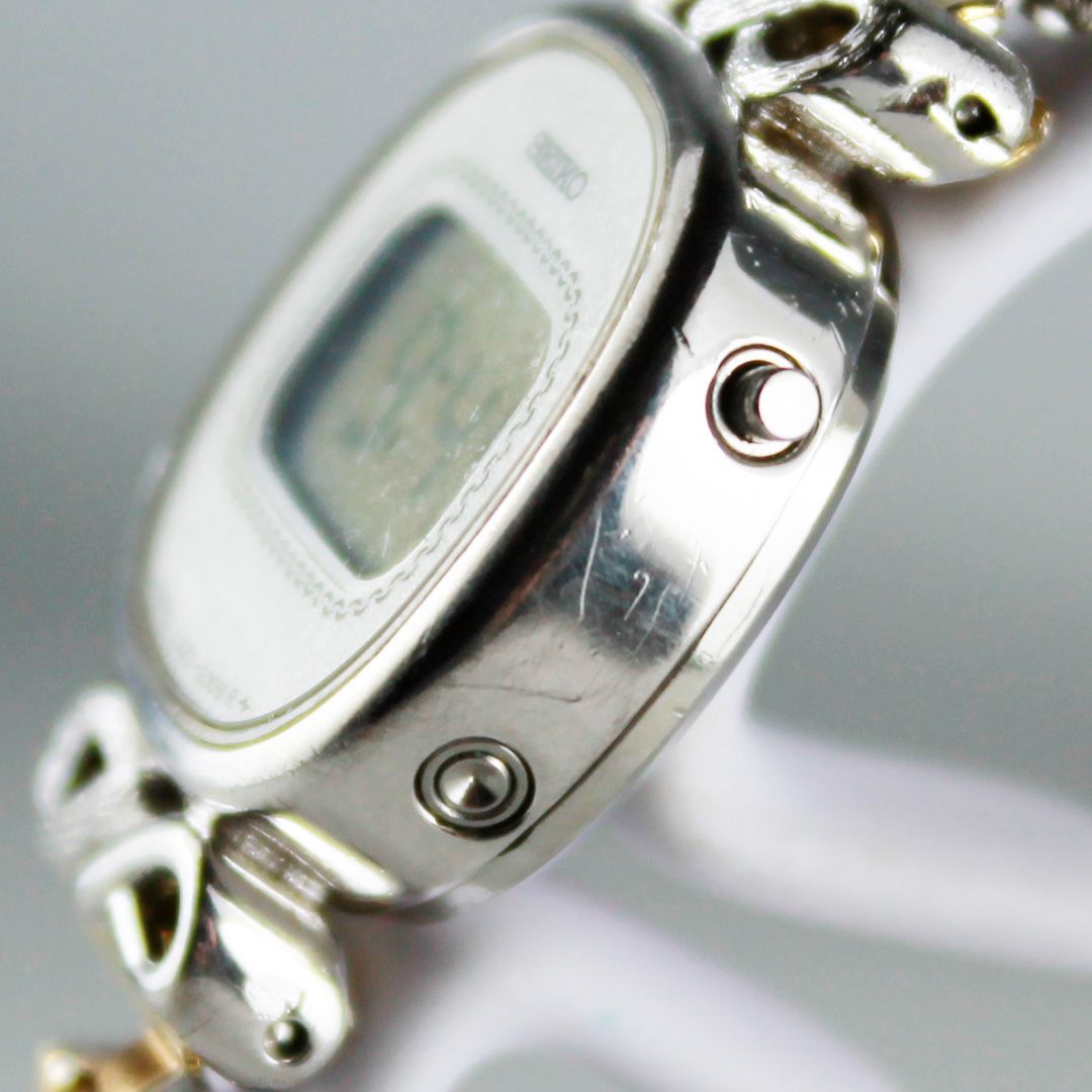 T82 SEIKO L423-5000 デジタル クオーツ レディース オーバルケース