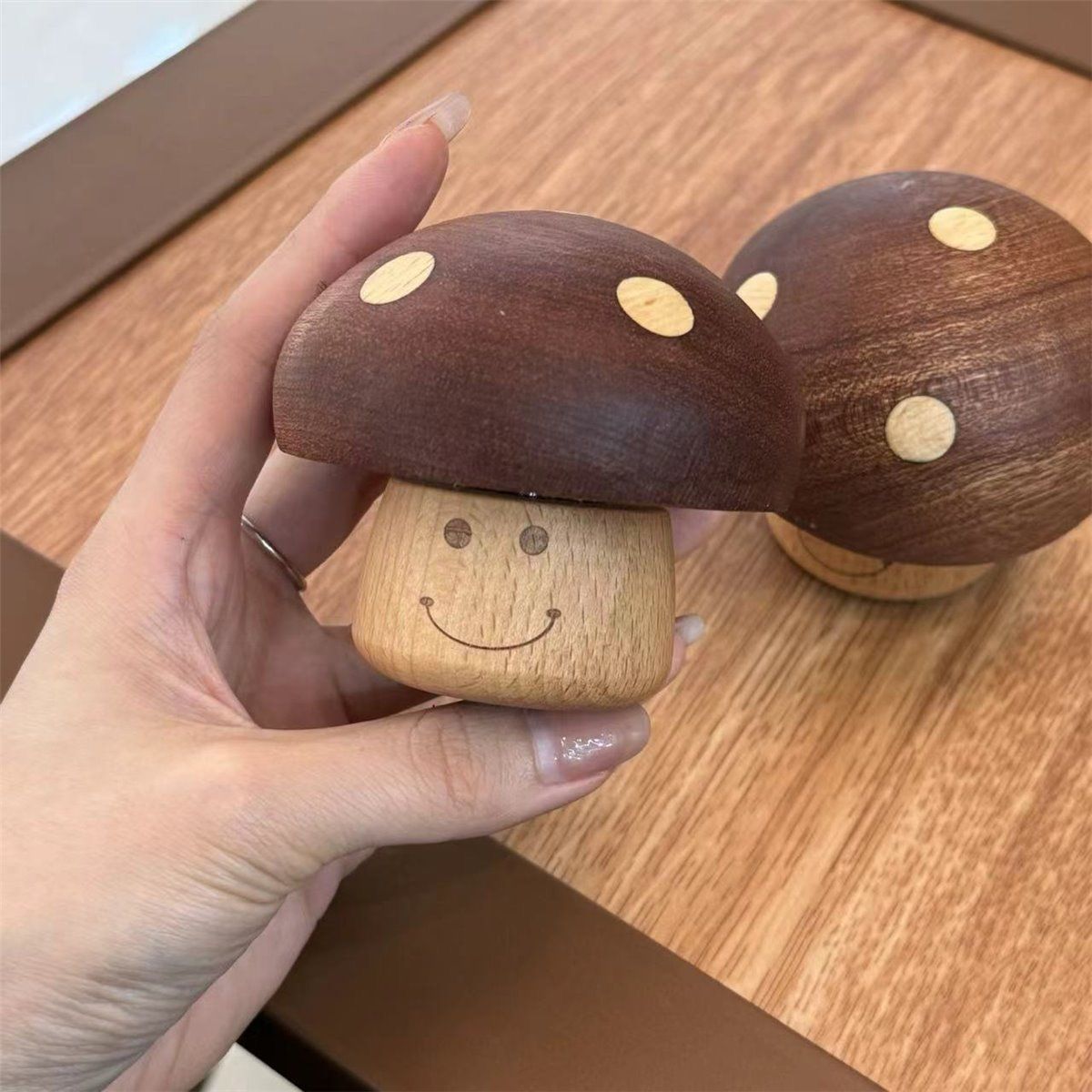 檀木 手彫り レトロ キノコ 置物 木製 インテリア リビング 車内 卓上