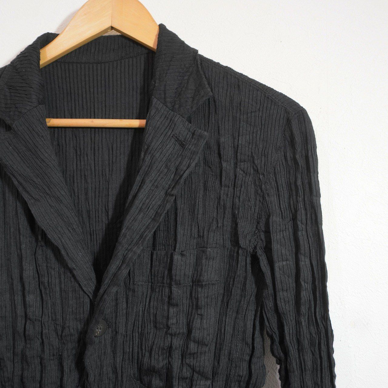 ISSEY MIYAKE MEN (1) プリーツ テーラードジャケット 黒 ME61FD083 