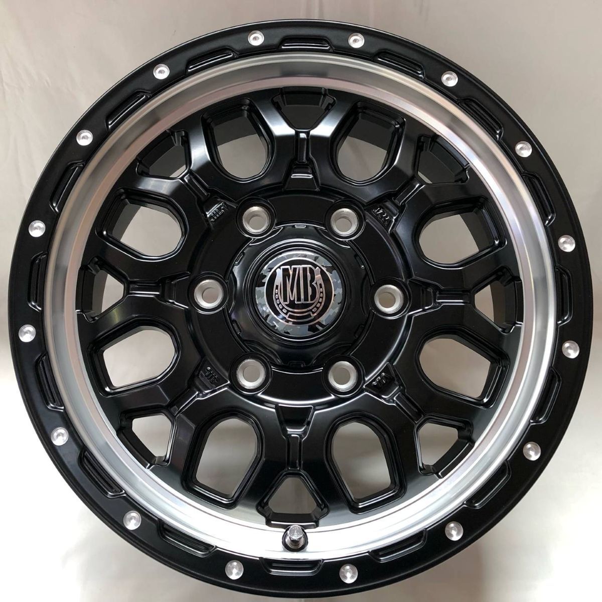 ハイエース 15インチアルミホイールタイヤセット MUD BAHN XR-800M MBK