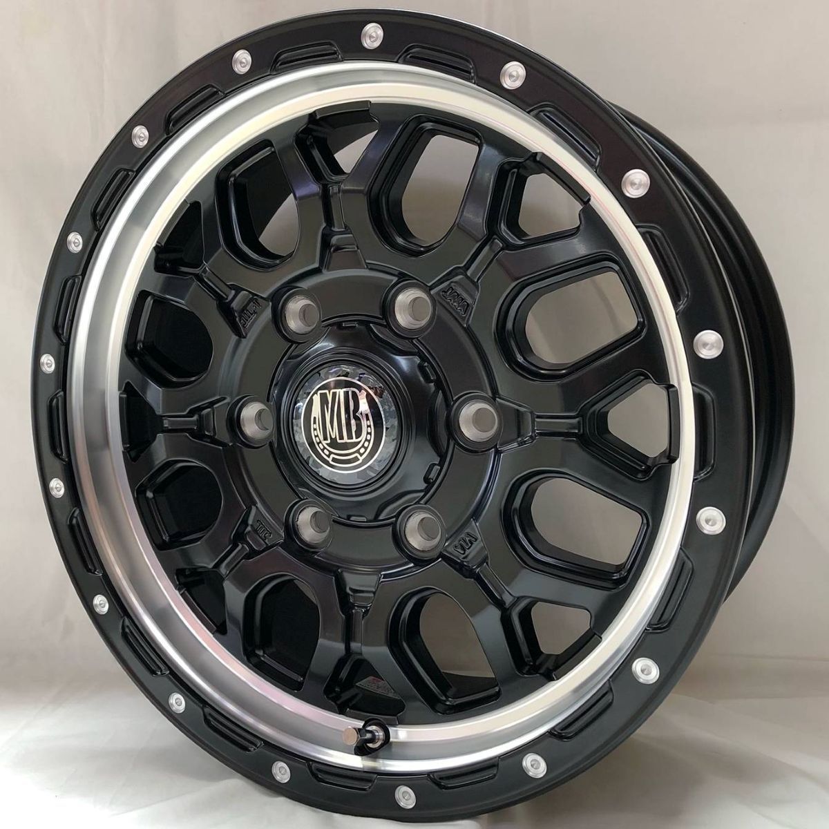 ハイエース 15インチアルミホイールタイヤセット MUD BAHN XR-800M MBK 