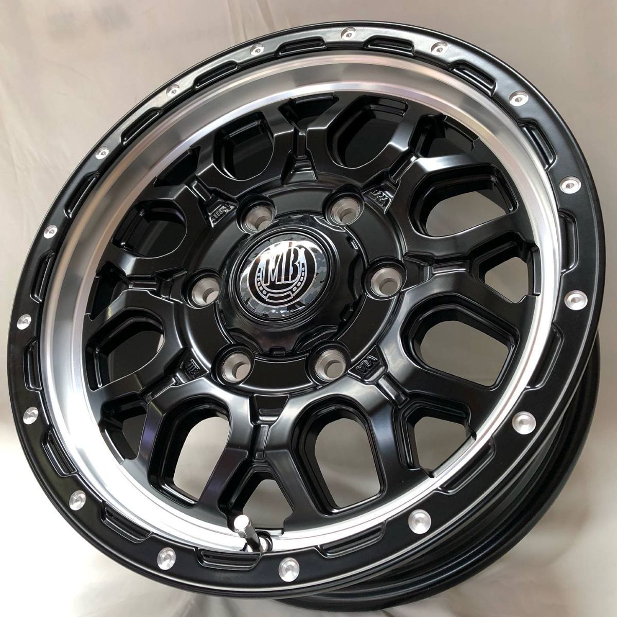 ハイエース 15インチアルミホイールタイヤセット MUD BAHN XR-800M MBK