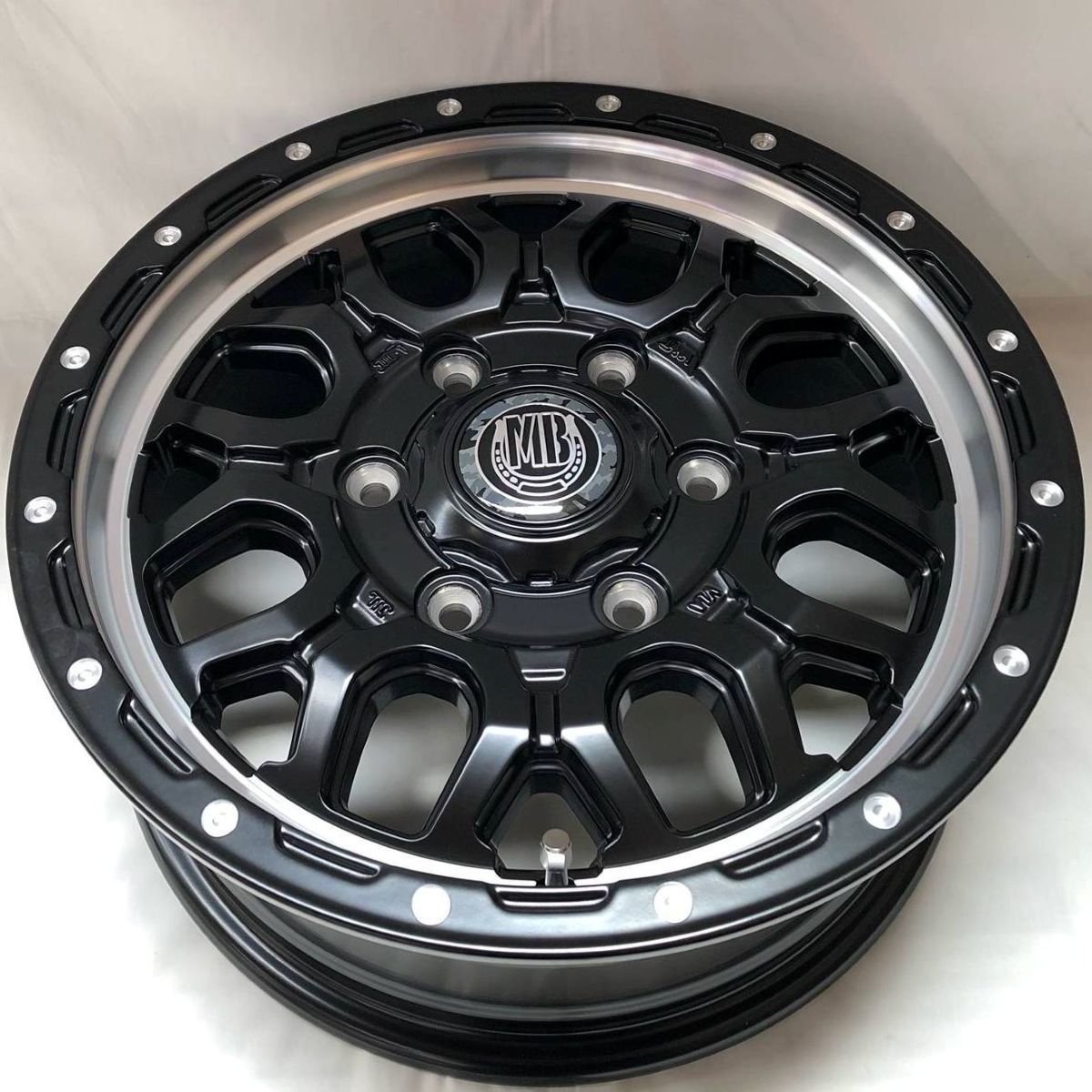 独占特注カラー ハイエース アルミホイール 15インチ4本セット MUD 