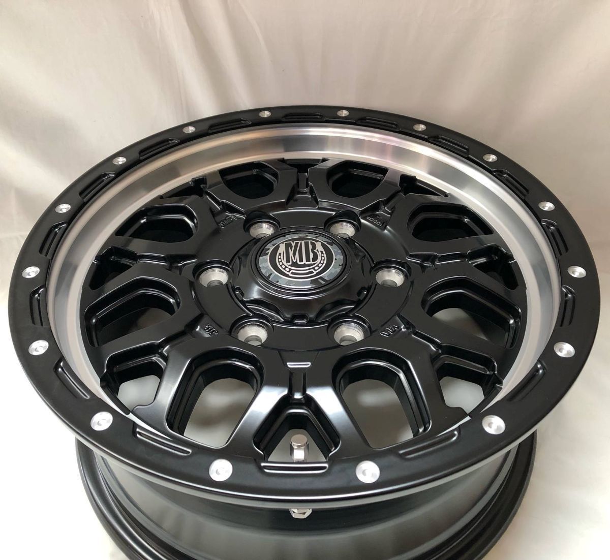 独占特注カラー ハイエース アルミホイール 15インチ4本セット MUD 