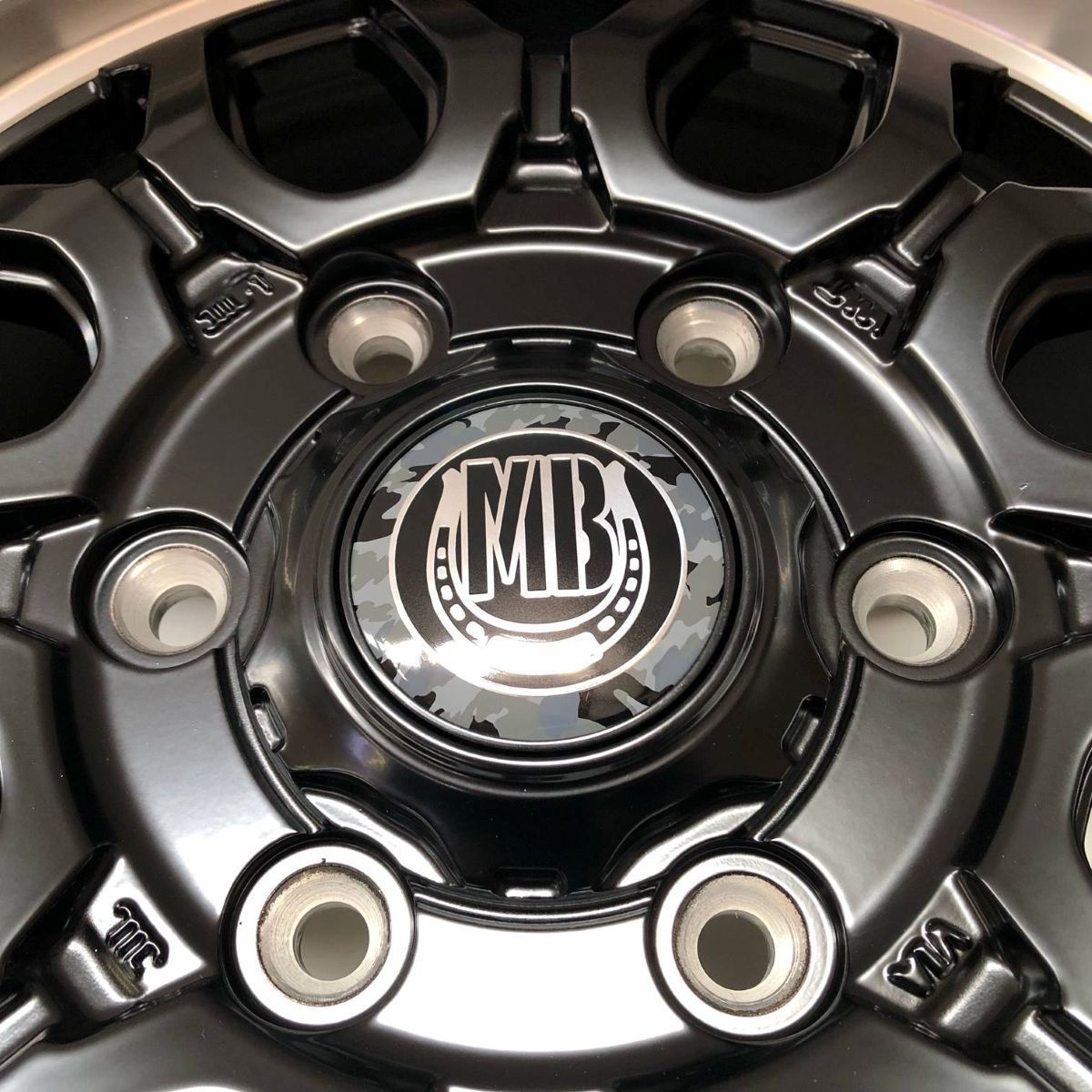 独占特注カラー ハイエース アルミホイール 15インチ4本セット MUD 