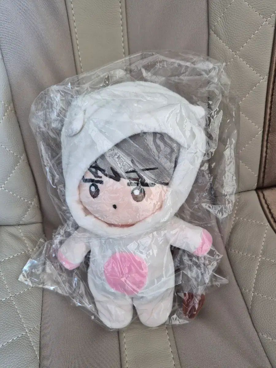 EXO（エクソ） 白 フード ぬいぐるみ 新品 - メルカリ