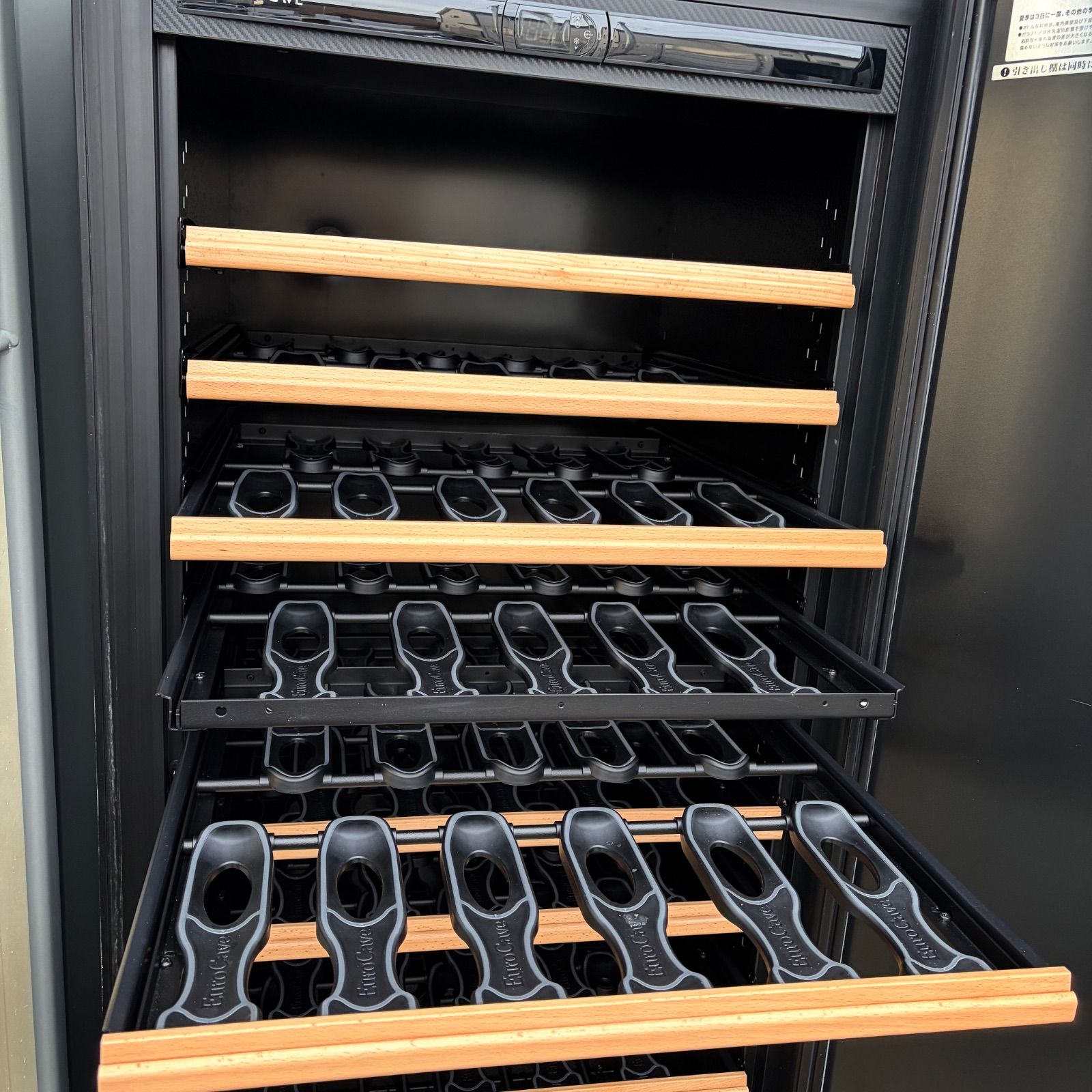 取付無料！ユーロカーブ V-PREM-M 収容本数140本 ワインセラー