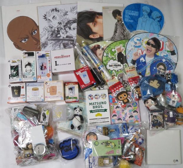 MO-00464 ジャンク扱い 雑貨グッズ 大量 A-3セット アニメ・コミック