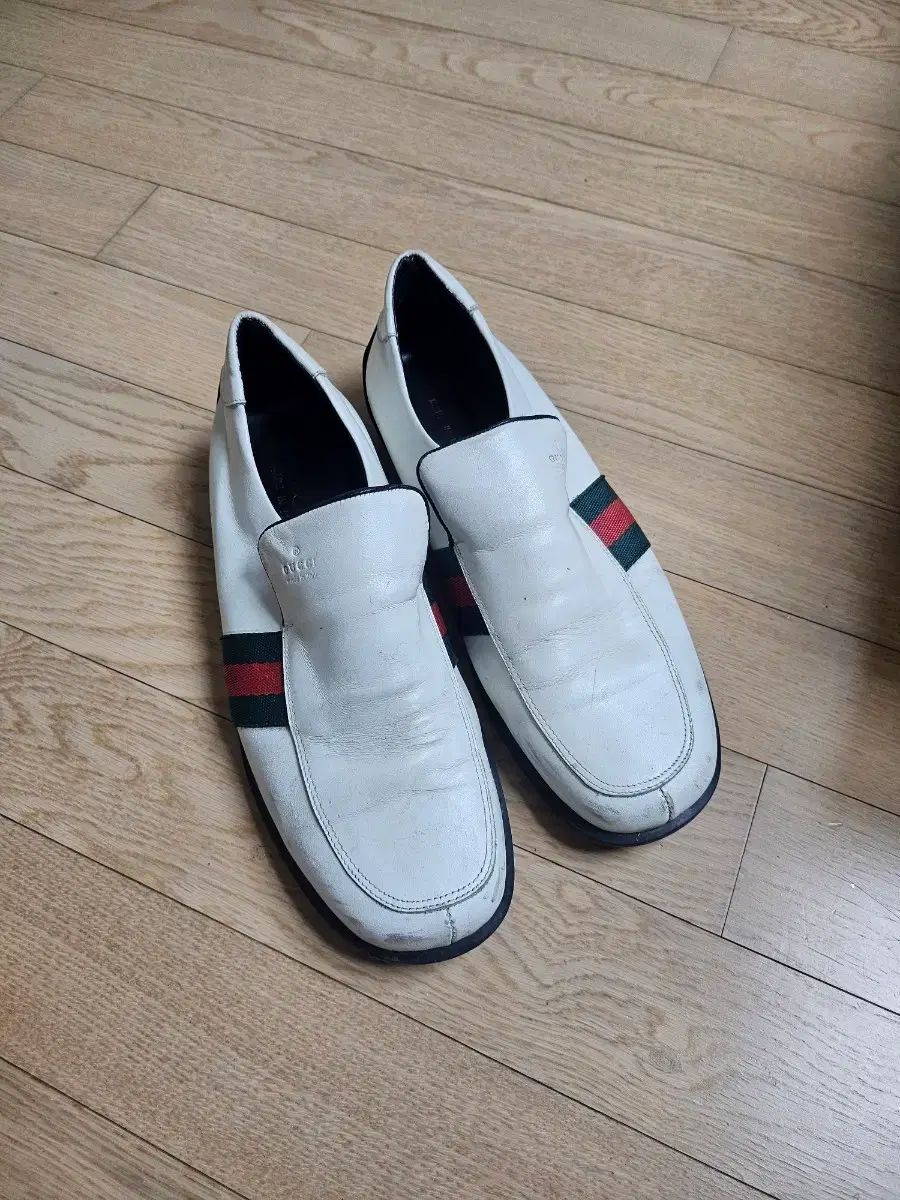 グッチ 白 ローファー 3本線 スニーカー 255