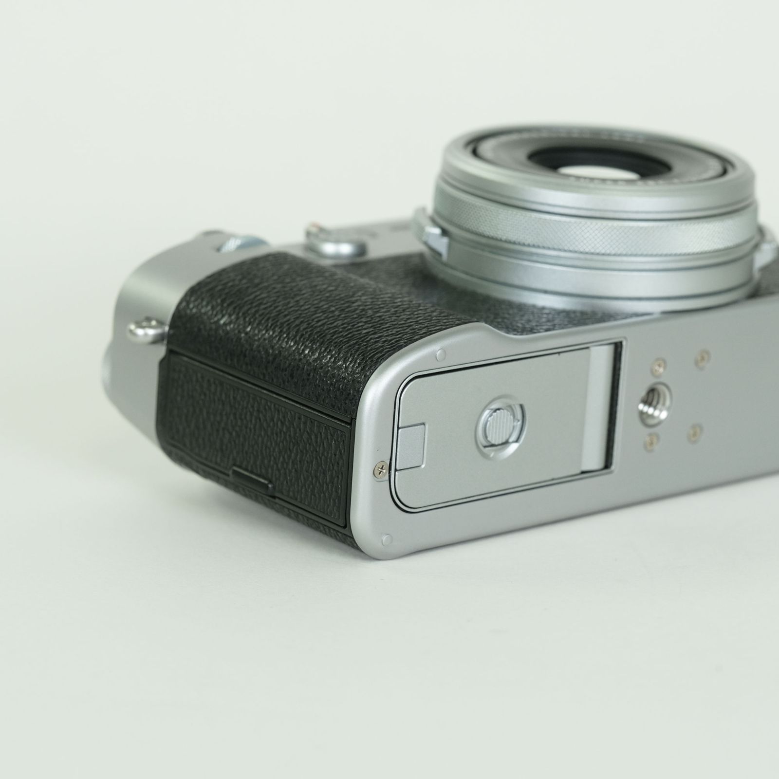 美品 | シャッター数3,600回｜フィルター付] FUJIFILM X100V シルバー