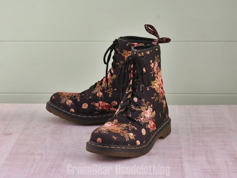 E433 メンズ Dr.Martens 8ホールブーツ 花柄 黒 42 26cm E433 メンズ Dr.Martens 8ホールブーツ 花柄 黒 42 26cm