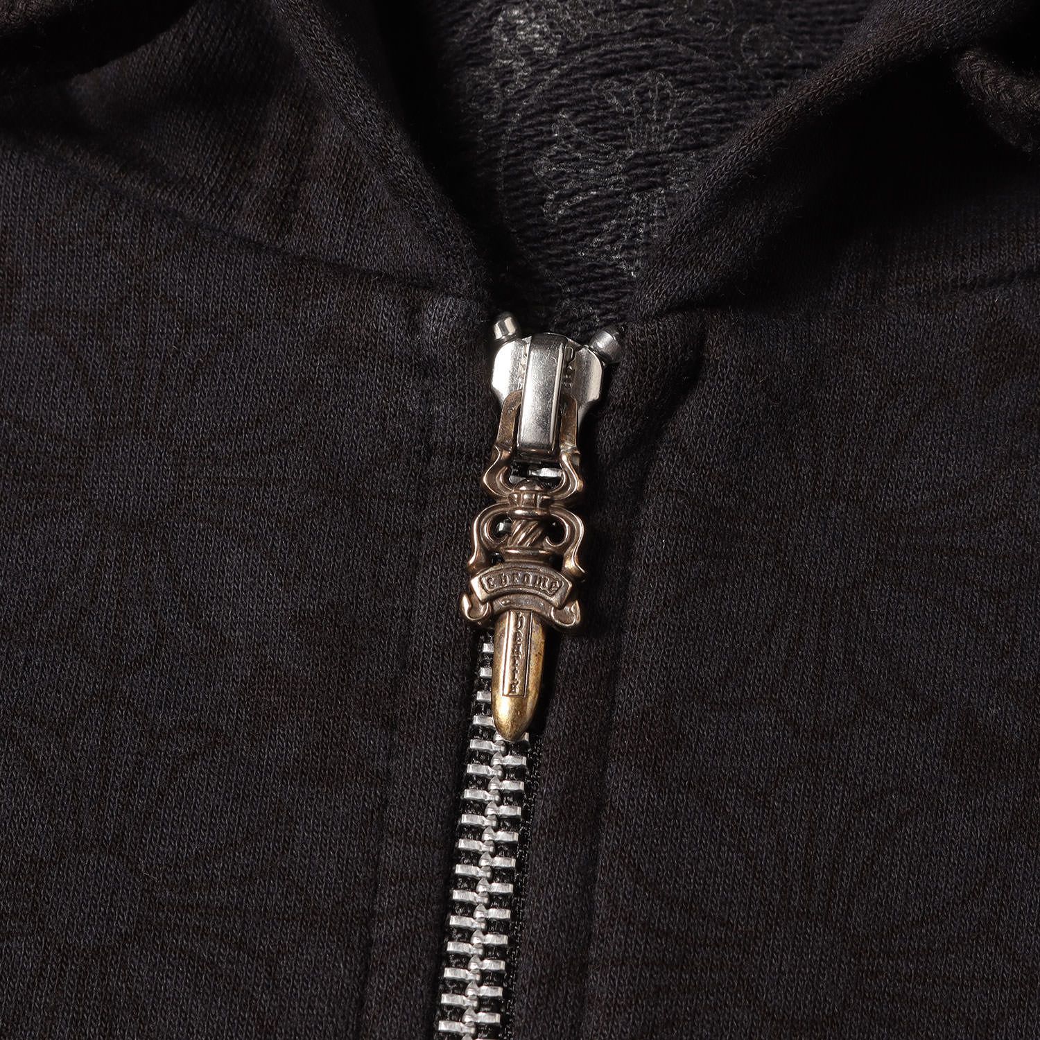【美品】CHROME HEARTS クロムハーツ パーカー ブラック 黒 サイズ:L | 近年モデル CHプラス モノグラム総柄 ホースシュープリント ダガージップ スウェットパーカー(SWTSHRT HD ZIP) | トップス フーディー【メンズ】【中古】 美品】CHROME HEARTS クロムハーツ パーカー ブラック 黒 サイズ:L