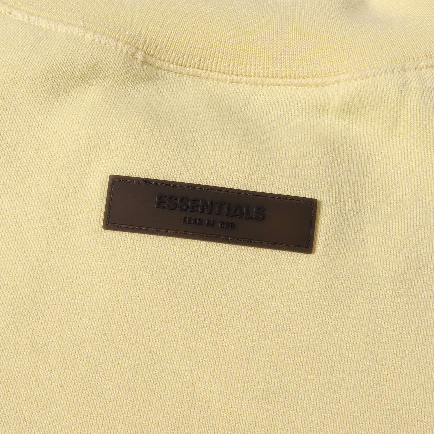 【美品】FEAR OF GOD フィアオブゴッド スウェット イエロー系 サイズ:XXL | FOG ESSENTIALS フロッキープリント オーバーサイズ スウェットシャツ (Relaxed Crewneck) | トップス トレーナー【メンズ】【中古】 美品】FEAR OF GOD フィアオブゴッド スウェット イエロー系 サイズ