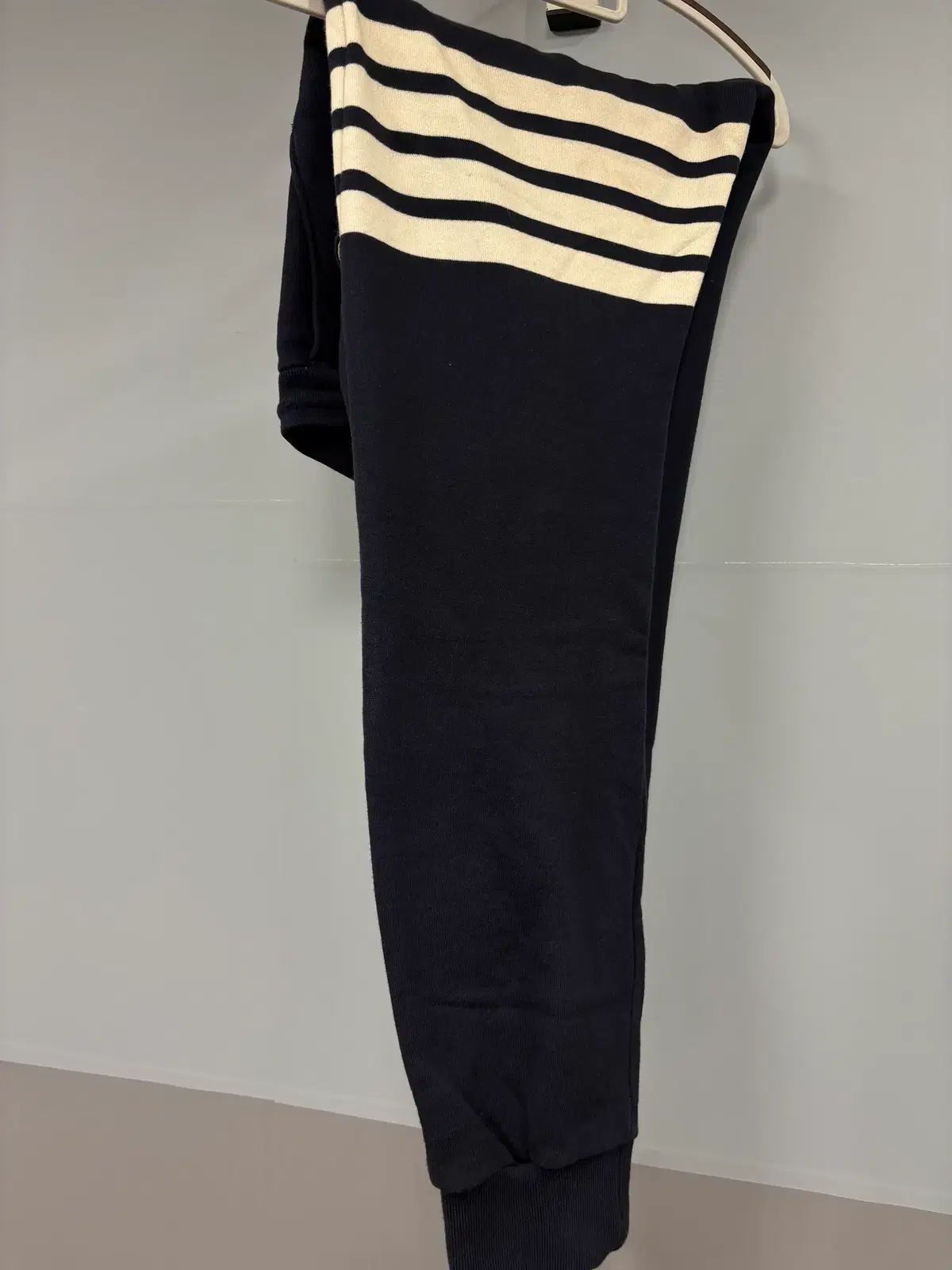 THOM BROWNE トムブラウン 4ラインスウェットパンツ ネイビー MJQ008H