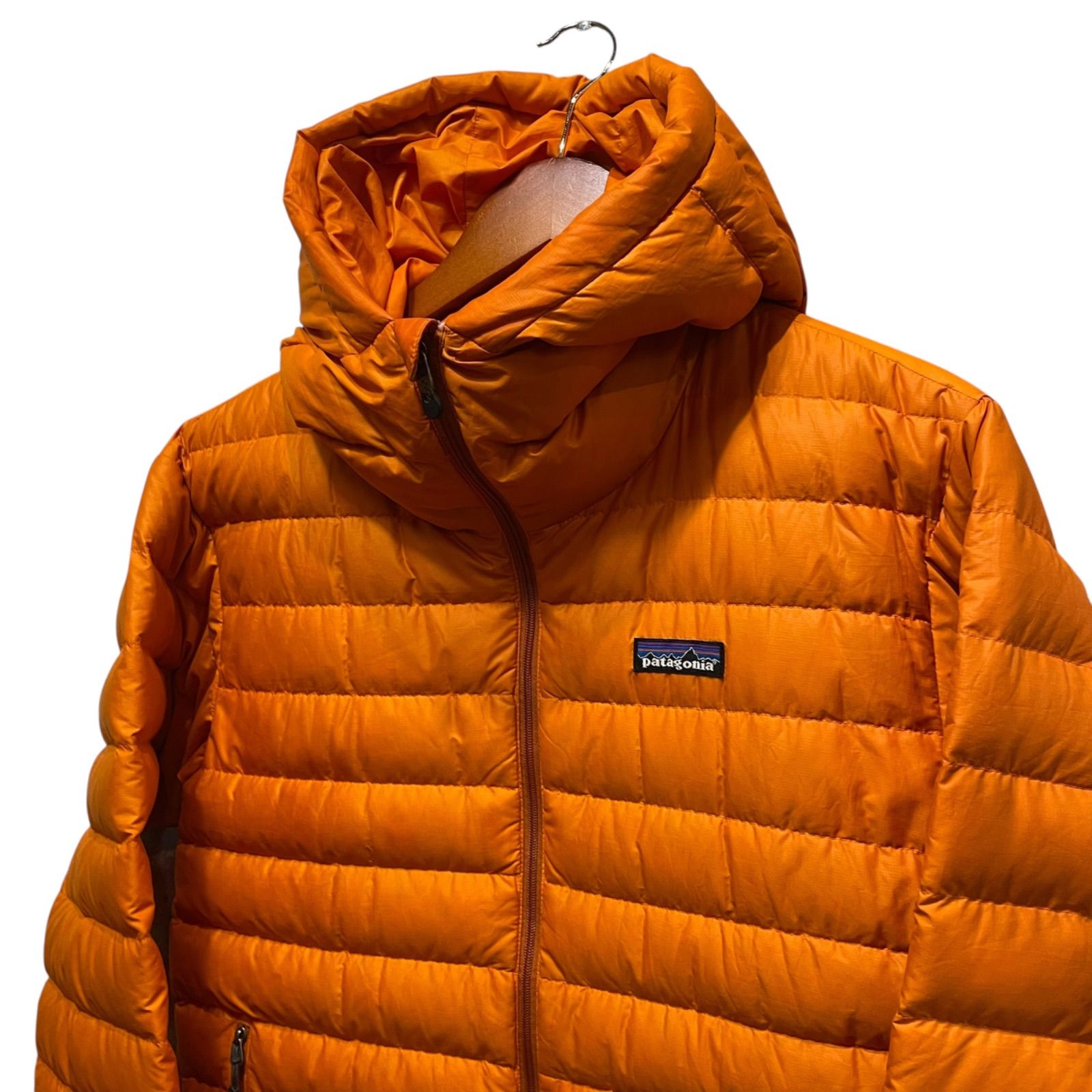 patagonia ダウンセーター マンゴーカラー patagonia（ダウン