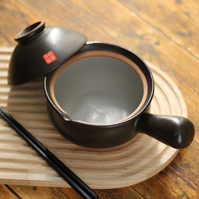 日常茶飯器 茶碗付き 行平鍋 620ml 黒マット(雪平鍋 土鍋 一人用 日本製 萬古焼 万古焼 ガス対応 ガス 直火 専用 1人用 和風 ミニ 取っ手付き 持ち手付き 茶碗 お茶碗 蓋 鍋 茶碗セット 和食 鍋料理 お粥 雑炊 一人分) 4,235円