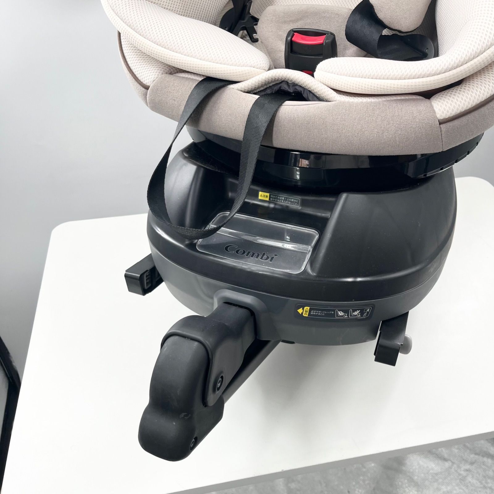 Combi コンビ tete a tete チャイルドシート 回転式 ISOFIX対応 新生児