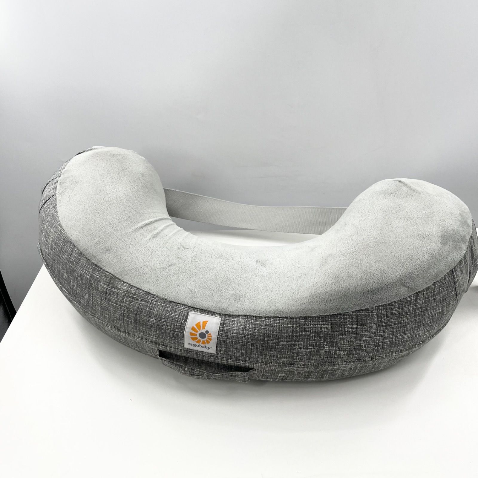 Ergobaby エルゴ 授乳クッション グレー 【公式通販】