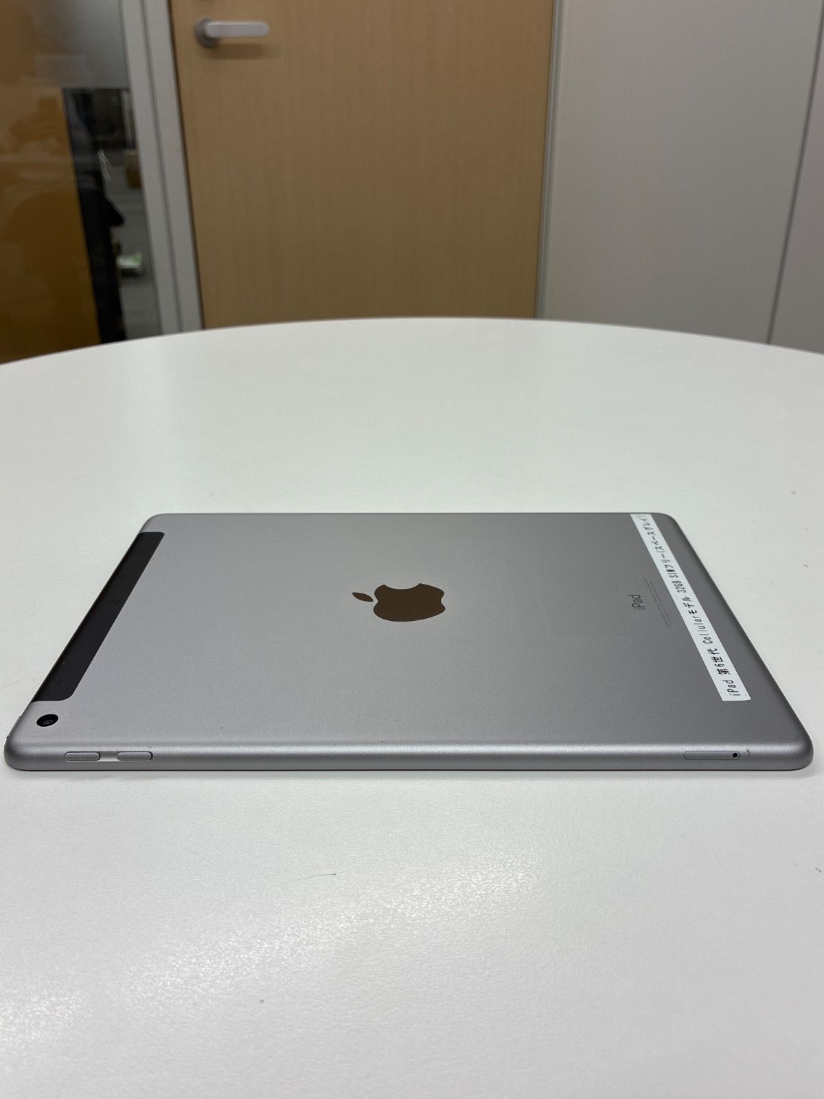 iPad 第6世代 32GB Cellular SIMフリー A1954 スペースグレイ 9.7