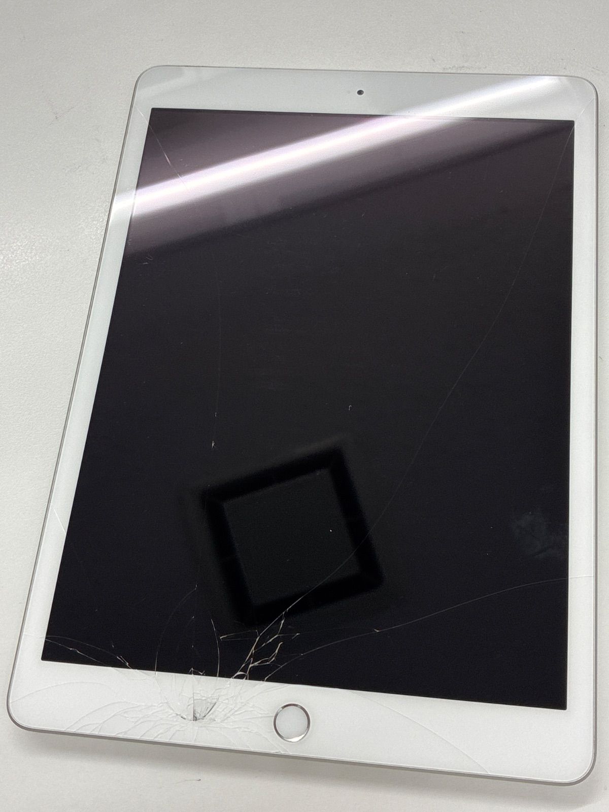 iPad 第7世代 32GB Cellular 画面割れあり 動作品 - メルカリ