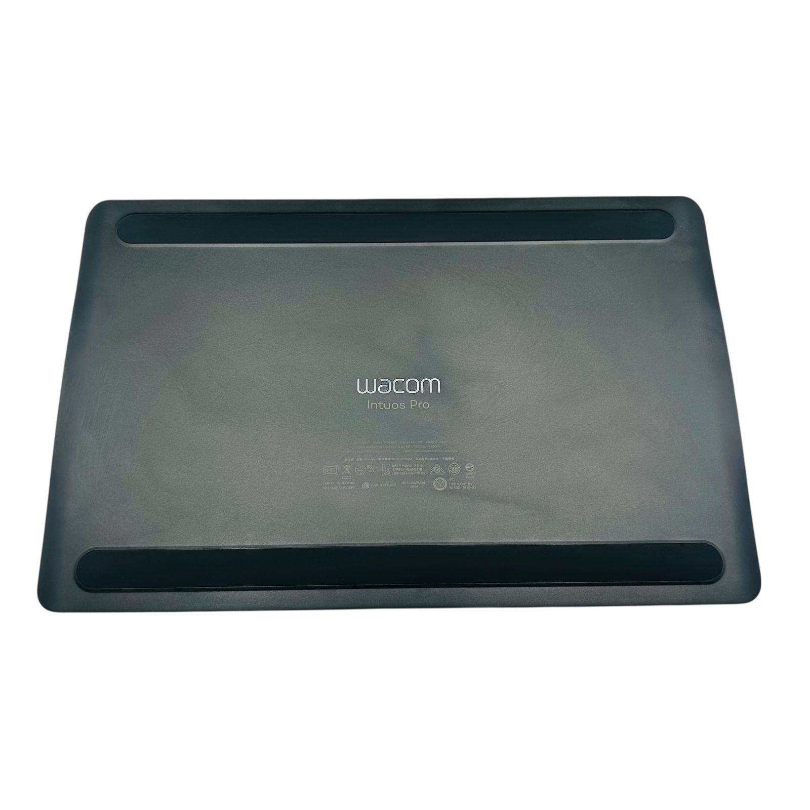 □Wacom Intuos Pro PTH-660 ペンタブレット 板タブ 本体 34×22cm 使用
