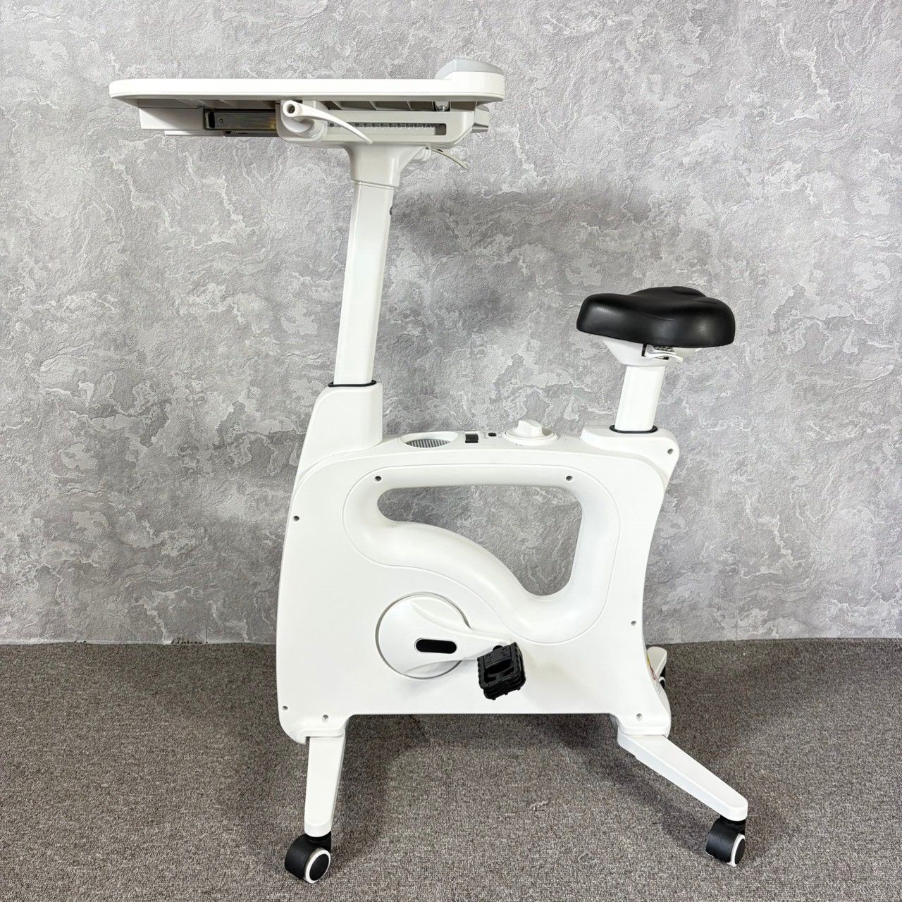 美品】KUROSHIO クロシオ テーブル付エアロバイク フィットネス - メルカリ