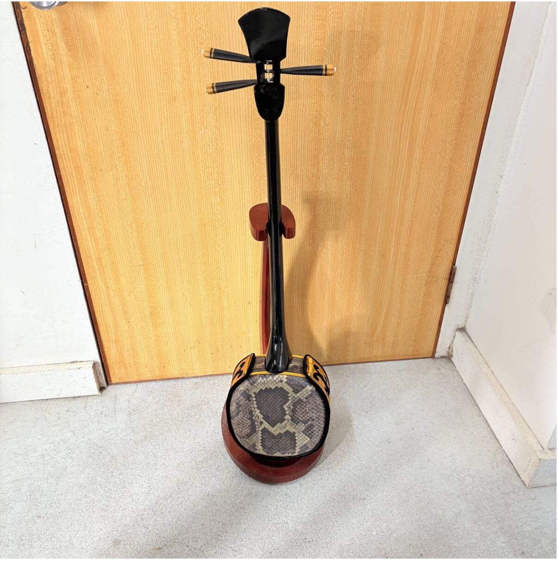 ❗️✨沖縄伝統の響き✨❗️】三線 人工皮仕様 約407g 練習用